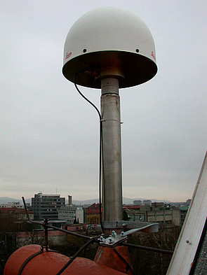 Primer fotografije stalne GNSS-postaje Maribor